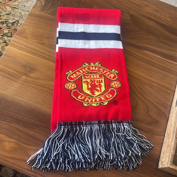NWT Soft Knit Manchester United FC Scarf - Picture 2 of 5